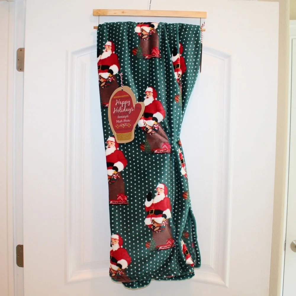 Santa Claus plush throw (60” x 70”) (NWT)